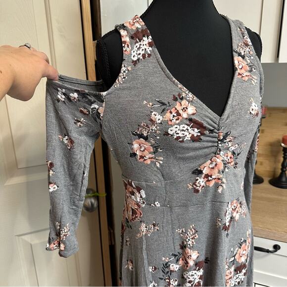 TORRID Grey Floral Jersey Skater Dress Torrid Sz 00 (M/L) Romantic Cold Shoulder - Picture 5 of 11